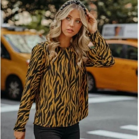Vici tiger print blouse with shoulder pads size extra large - Picture 1 of 7